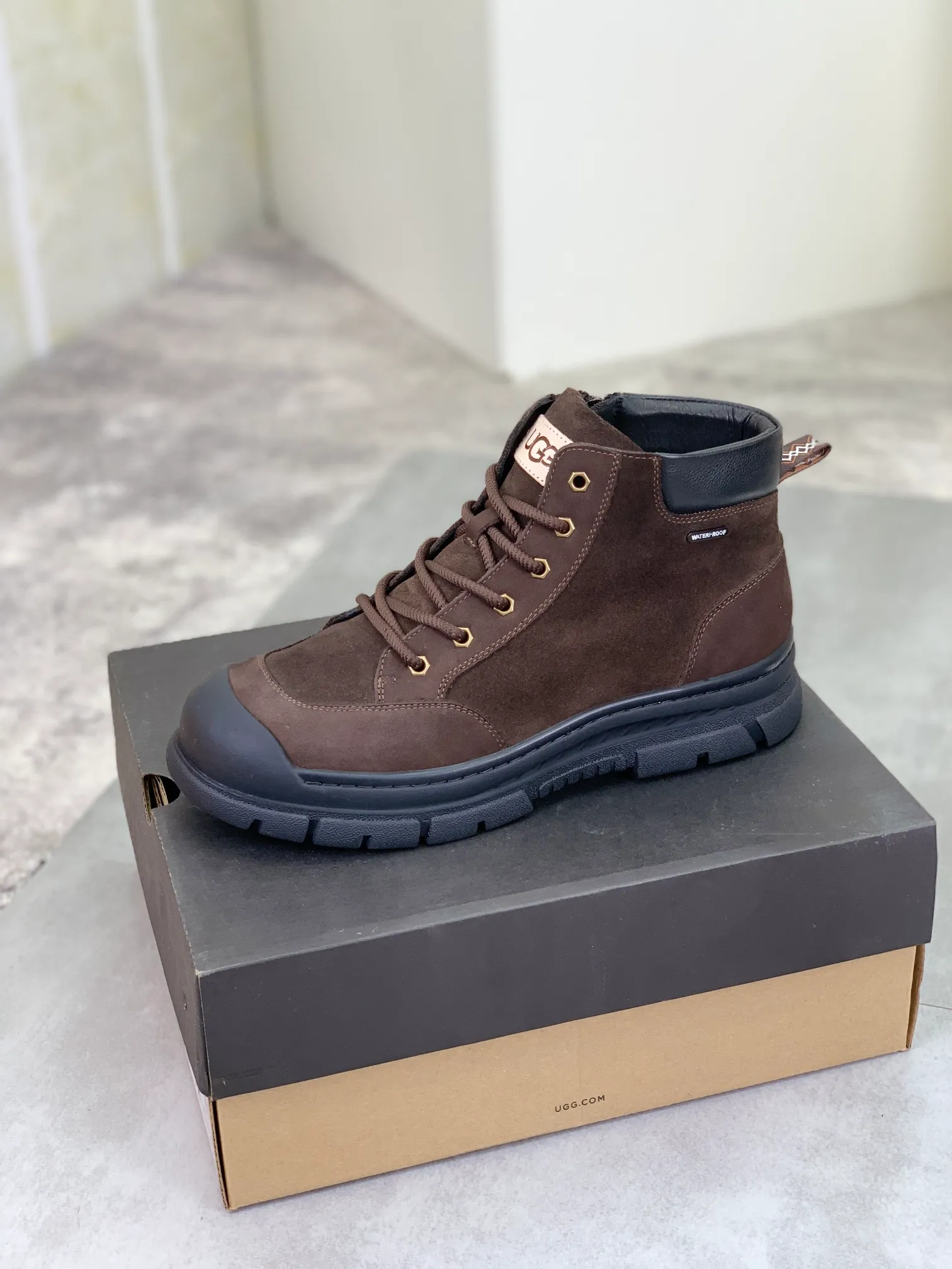 Men's Men's Shoes P620 [New Style] 💰 🆘 "Real Wool" [UGG] 👉 Popular men's shoes official website synchronization 🔰 Genuine quality [proud] is not comparable to the imitations in the general market 🌀 The upper is imported Italian frosted cowhide, and the lining: foot pad 🅰️ grade 🐑 real wool 👻 Only Grade A can show the effect The hand feels smooth and delicate 🔱The shoe shape is grand, only genuine factories can do it 🎄The perfect toughness of the original outsole 👻⬛️ can allow customers to say goodbye to one-time consumption. Real wool lining, super warm. Available in black or brown. Size: 38-44